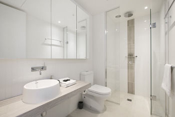 Melbourne Fully Self Contained Modern Studio Apartment 4505B - Accommodation NT 0