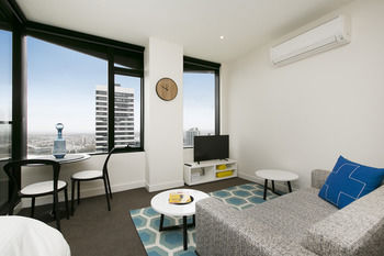 Melbourne Fully Self Contained Modern Studio Apartment 4505B - thumb 4