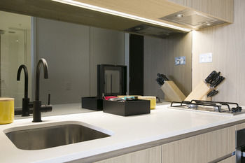 Melbourne Fully Self Contained Modern Studio Apartment 4505B - thumb 6