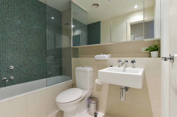 Melbourne Fully Self Contained 1 Bed Apartment 607 Qun - thumb 1