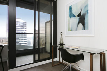 Melbourne Fully Self Contained Modern 1 Bed Apartment 4505A - thumb 3