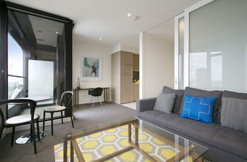 Melbourne Fully Self Contained Modern 1 Bed Apartment 4505A - Accommodation NT 4