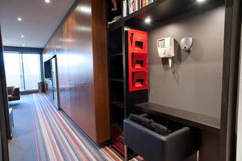 Melbourne Funky 1 Bed Modern Apartment 6 Madk - thumb 3