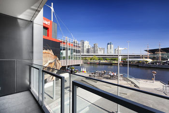 Melbourne Holiday Apartments Flinders Wharf - Accommodation NT 10