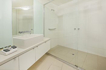 Melbourne Holiday Apartments Flinders Wharf - Accommodation NT 23