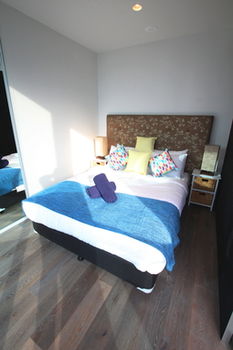 Carlson View Apartments - 315 LaTrobe St - thumb 9