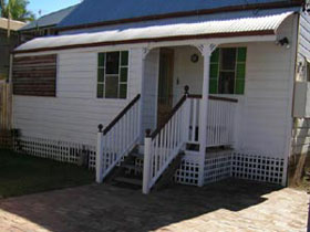 A Pine Cottage - Nambucca Heads Accommodation