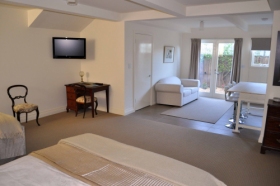 Belton House - Coogee Beach Accommodation 3