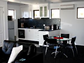 Rosie's Cottage and Town House - Coogee Beach Accommodation