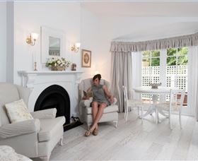 White Dove Cottage Bed and Breakfast - Redcliffe Tourism