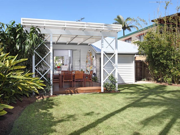 Corporate Beach House - Redcliffe Tourism