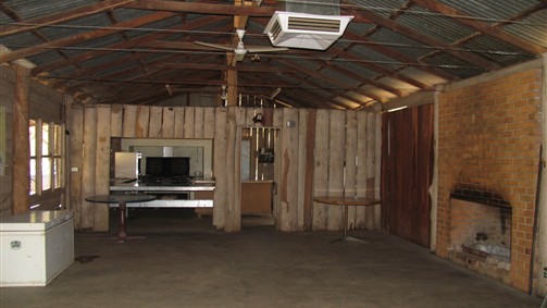 TreeTops Log Cabin - Accommodation in Bendigo