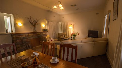 Benson House and Benson Lodge - Accommodation Airlie Beach