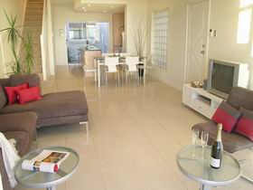 Adelaide Luxury Beach House - Hervey Bay Accommodation 3