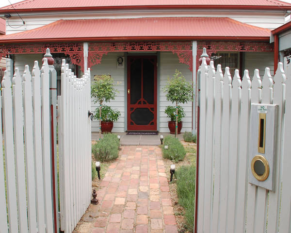 Airleigh Rose Cottage - Redcliffe Tourism