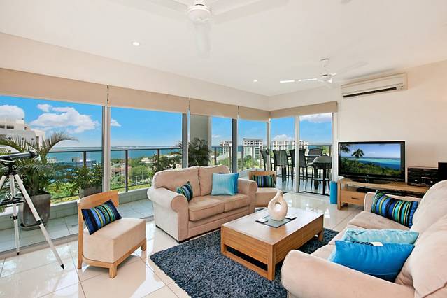 Beachlife Sea Breeze Luxury  Apartment Harbour Views - thumb 2