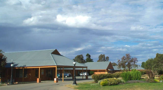 Bishop's Lodge Motor Inn - Tourism Canberra