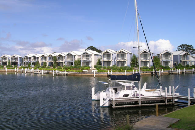 Captains Cove Waterfront Apartments - thumb 1