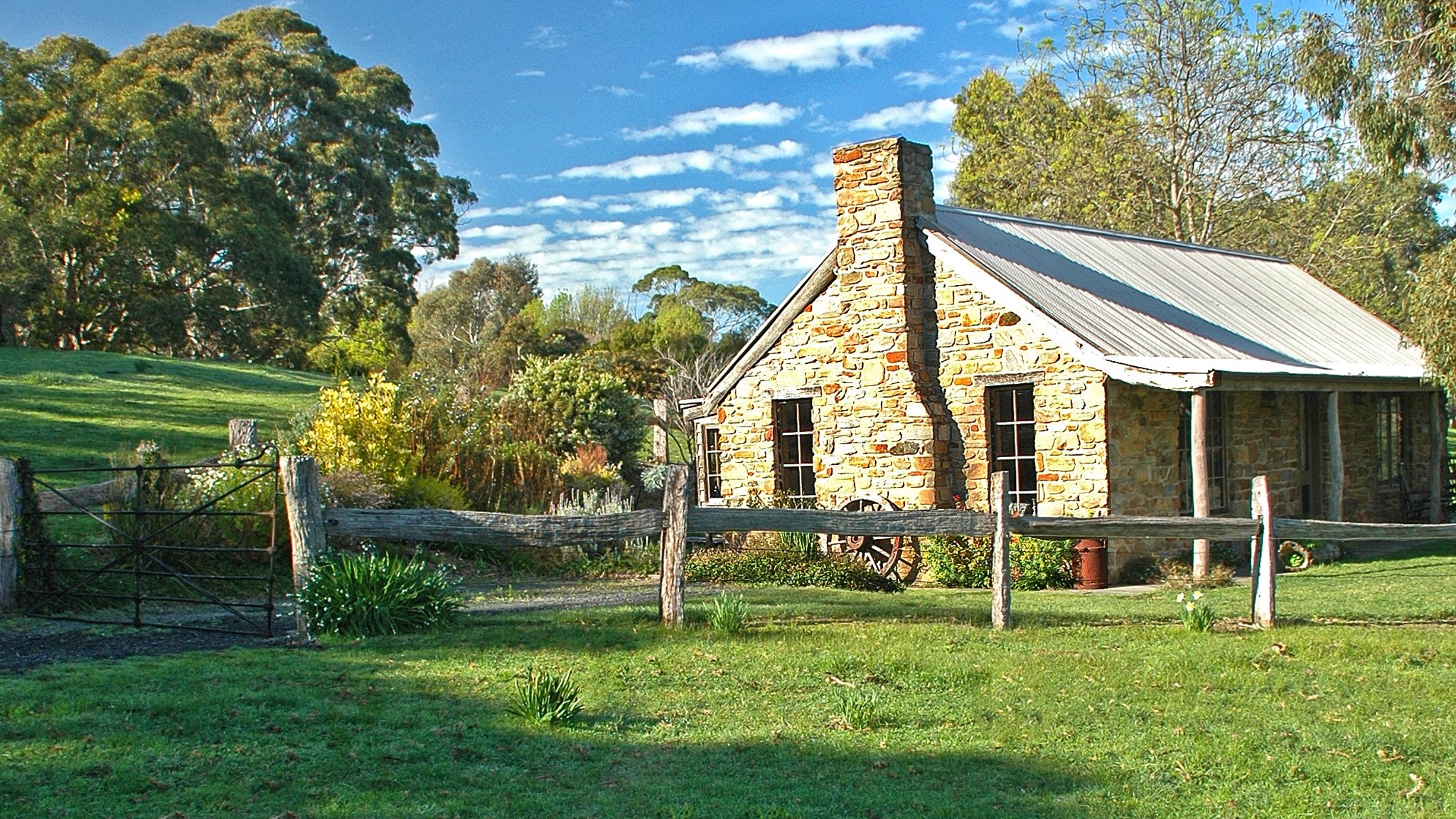 Adelaide Hills Country Cottages - Gum Tree Cottage - thumb 3
