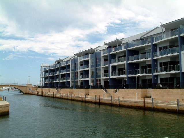 Dolphin Quay Apartment Hotel - thumb 0