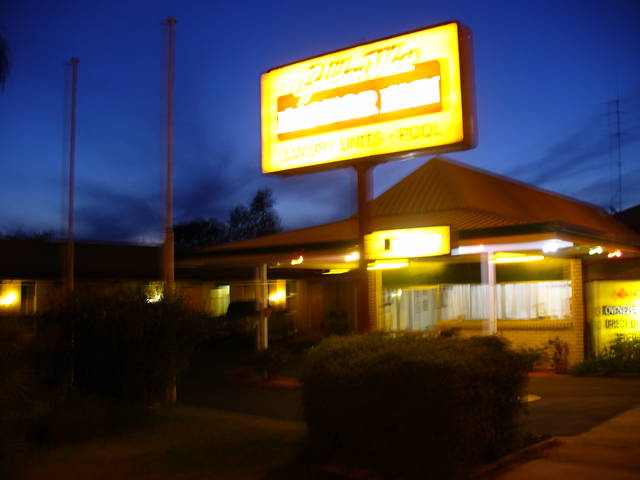 Golden West Motor Inn
