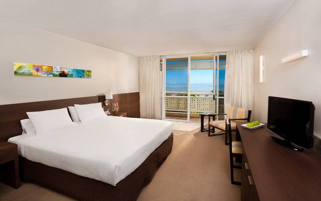 Holiday Inn Cairns Harbourside - thumb 0