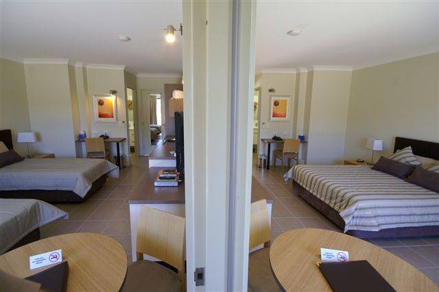 Spinifex Motel & Serviced Apartments - thumb 1