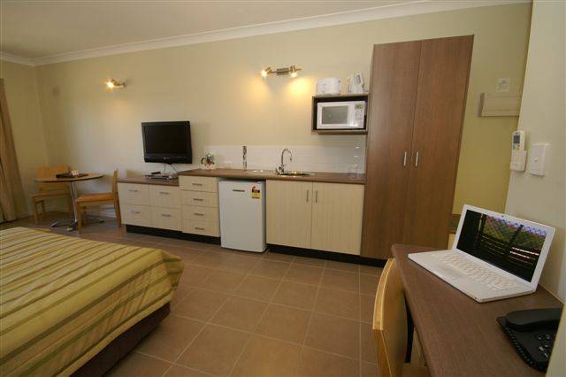 Spinifex Motel & Serviced Apartments - thumb 2
