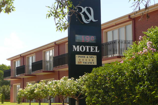 Wagga RSL Club Motel And Apartments - thumb 1