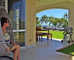 Absolute Beachfront Apartment - Accommodation NT