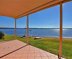 Luxury Waterfront House - Redcliffe Tourism
