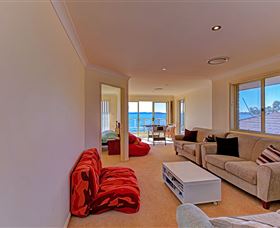 Luxury Waterfront House - St Kilda Accommodation 5