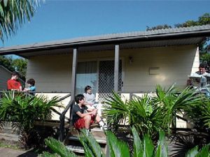Canton Beach Waterfront Tourist Park - Accommodation in Surfers Paradise