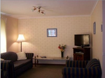 Anchor Bell Holiday Apartments - Whitsundays Accommodation 0