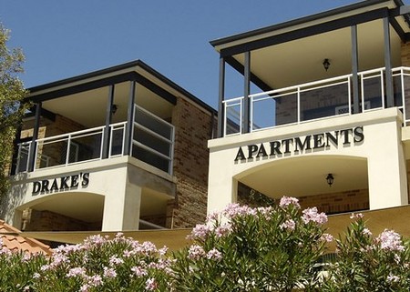 Drakes Apartments with Cars - Yamba Accommodation
