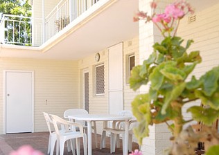 Drakes Apartments With Cars - Hervey Bay Accommodation 1
