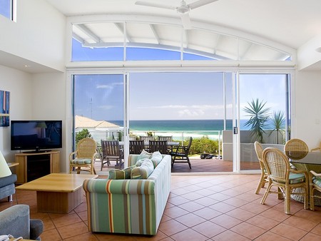 Aqua Promenade Beachfront Apartments - Accommodation Gladstone 4