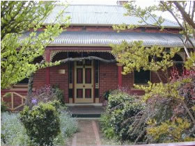 FINCHES OF BEECHWORTH - Accommodation in Brisbane