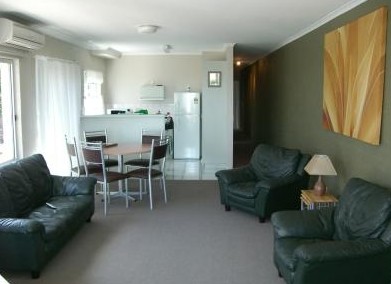The Palms Apartments - Accommodation QLD 3