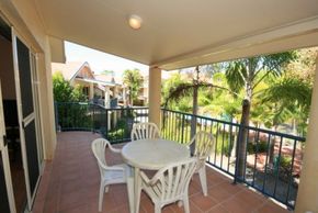 Beach Court Holiday Villas - Accommodation QLD 4