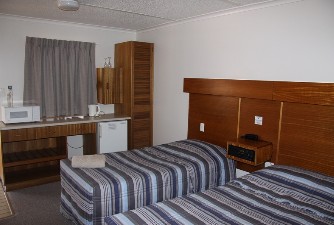 Charleville Motel - Accommodation in Surfers Paradise