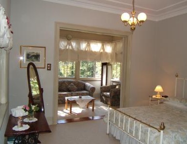 Whispering Pines - Coogee Beach Accommodation