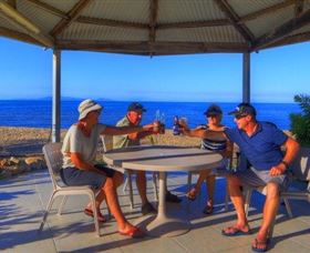 Rollingstone Beach Front Resort - St Kilda Accommodation 2