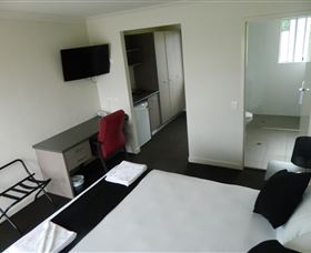Dooleys Tavern and Motel Springsure - Accommodation Airlie Beach