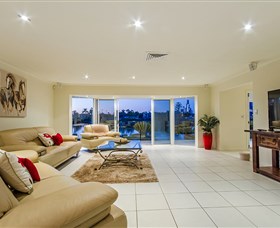 The RiverView At Vogue Holiday Homes - Accommodation Mount Tamborine 2