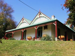 Ravenscroft and The Cottage - Yamba Accommodation