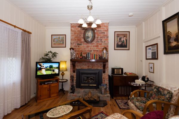 Tenterfield Historic Luxury Cottage - thumb 1