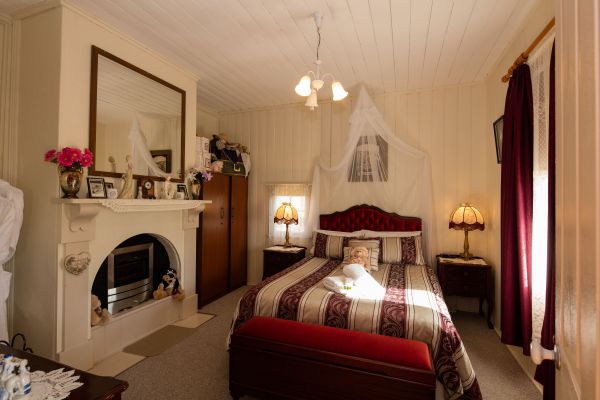 Tenterfield Historic Luxury Cottage - thumb 2