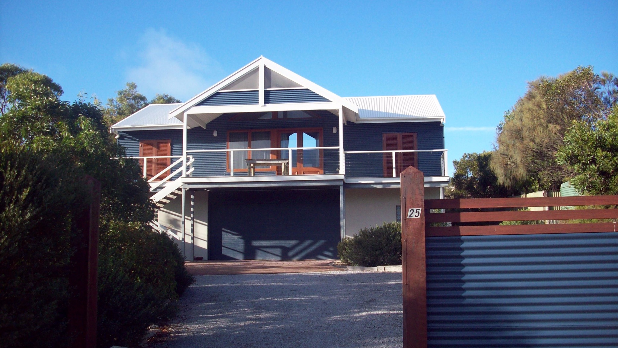 Top Deck Marion Bay - Dalby Accommodation