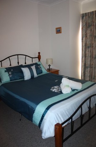 Robe Dolphin Court Apartments - Lismore Accommodation 2